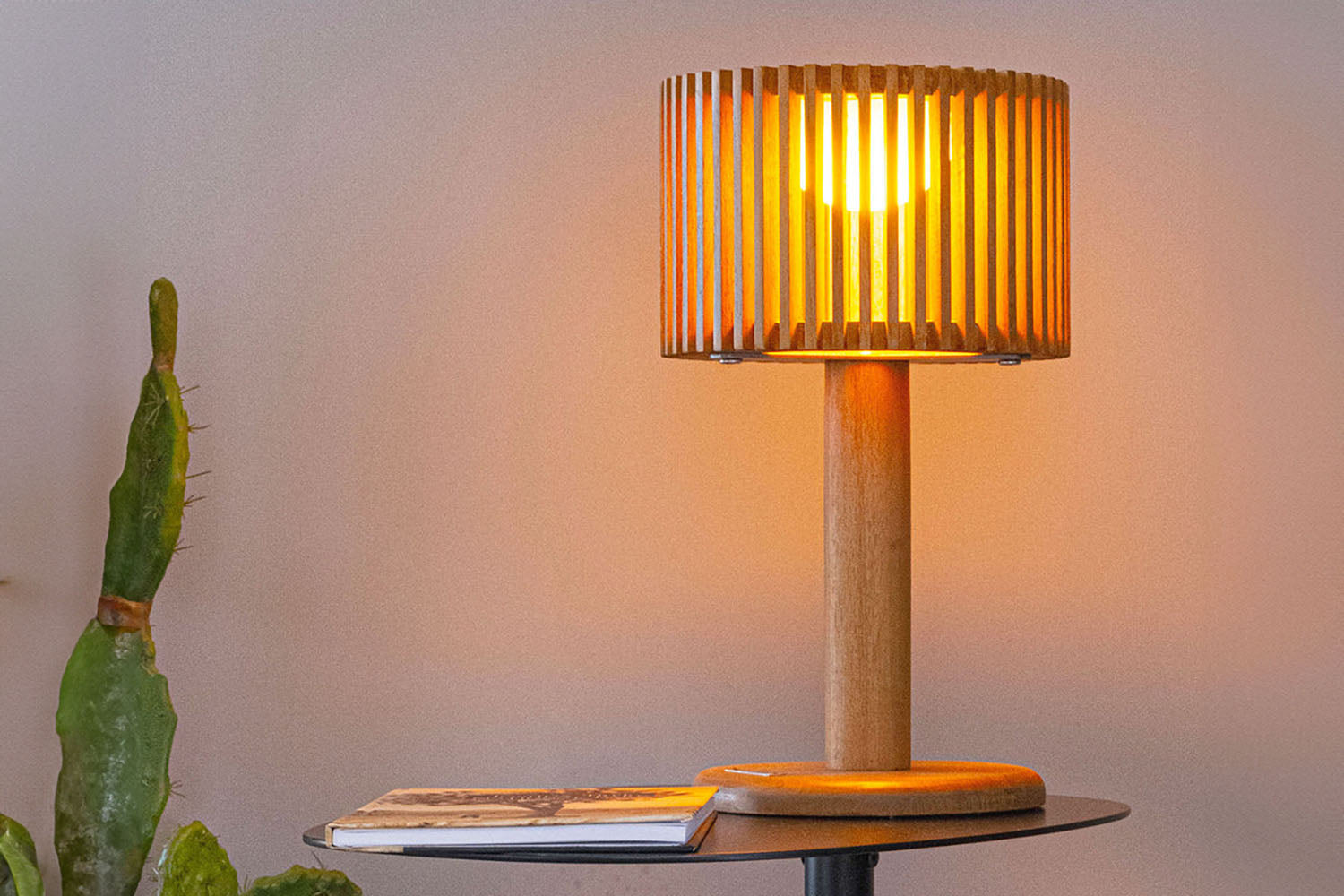 Les Jardins Pixy Solar LED Lamp – Willow Creek Designs